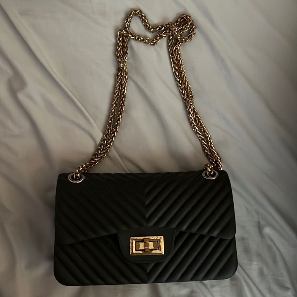 BLACK BAG WITH GOLD CHAIN